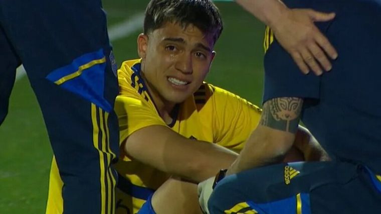 FOTO: Zeballos se largó a llorar instantes después de la lesión. (Foto: captura TNT)