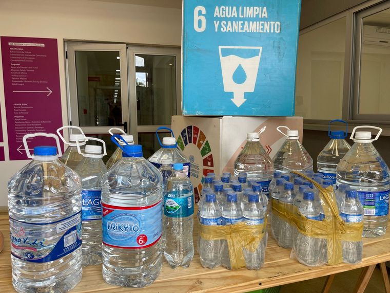 FOTO: La UNC recolecta agua para las zonas afectadas por los incendios en Córdoba
