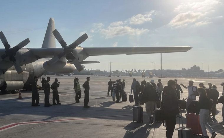 FOTO: Comenzó el operativo para evacuar a argentinos de Israel