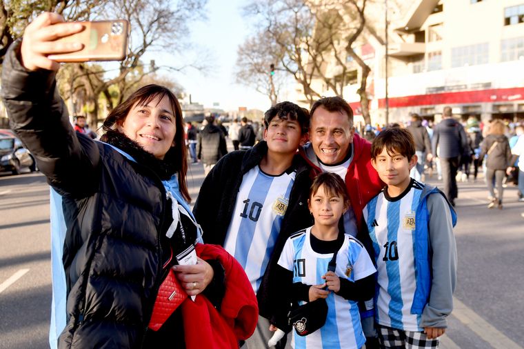 Los hinchas argentinos coparon el Monumental. 