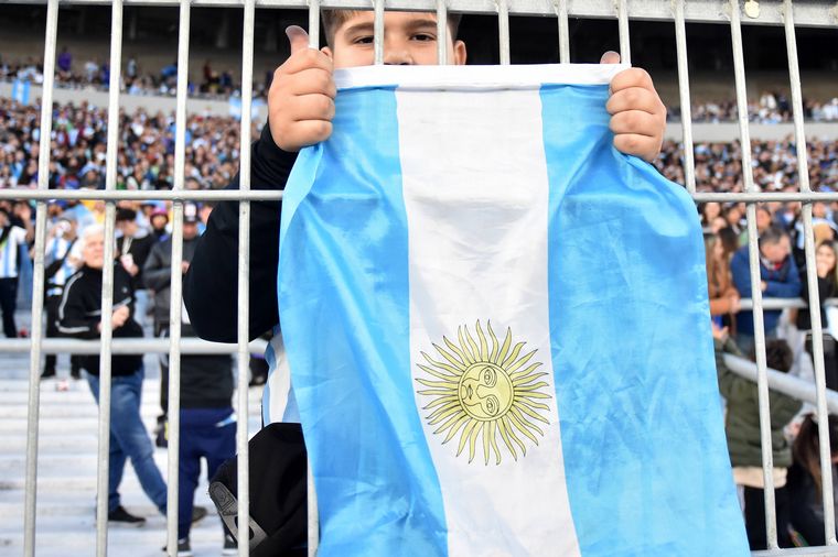 Los hinchas argentinos coparon el Monumental. 