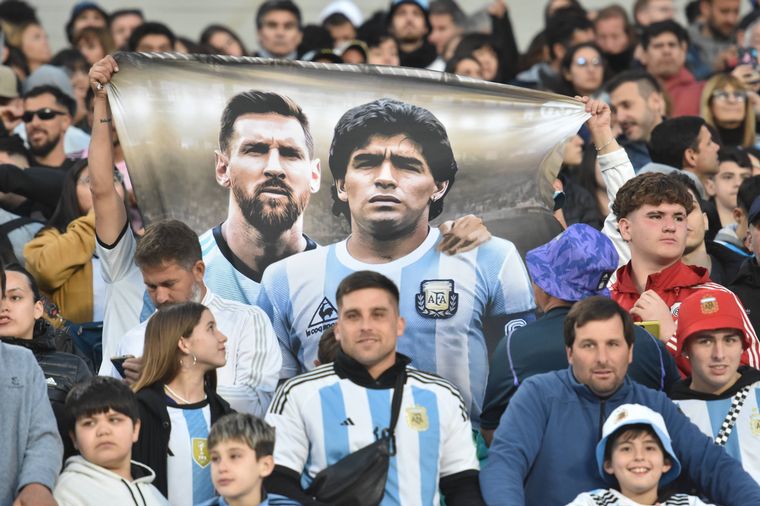 Los hinchas argentinos coparon el Monumental. 