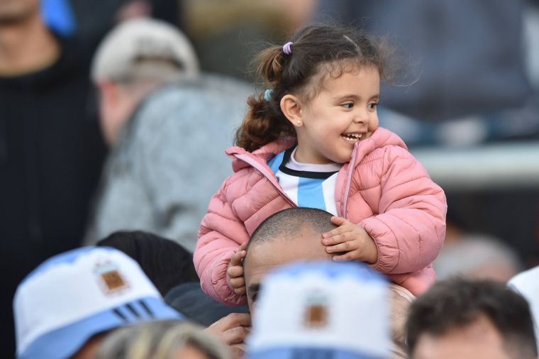 Los hinchas argentinos coparon el Monumental. 