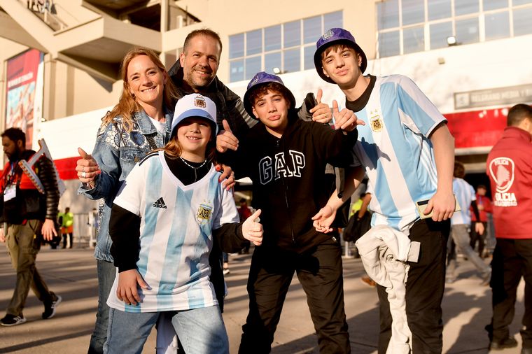 Los hinchas argentinos coparon el Monumental. 