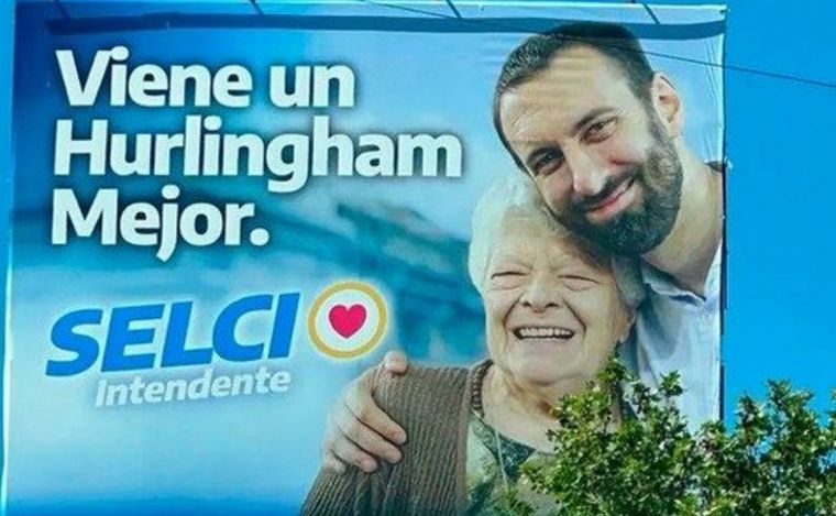 La prima del Papa Francisco exige que se la saque de los afiches de La Cámpora.