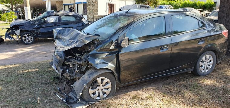 Así quedaron los autos, protagonistas del trágico choque de Villa Rumipal.