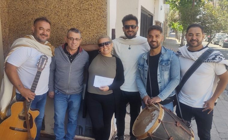 Natalia fue sorprendida con una serenata de Los Trajinantes y ganó varios premios.