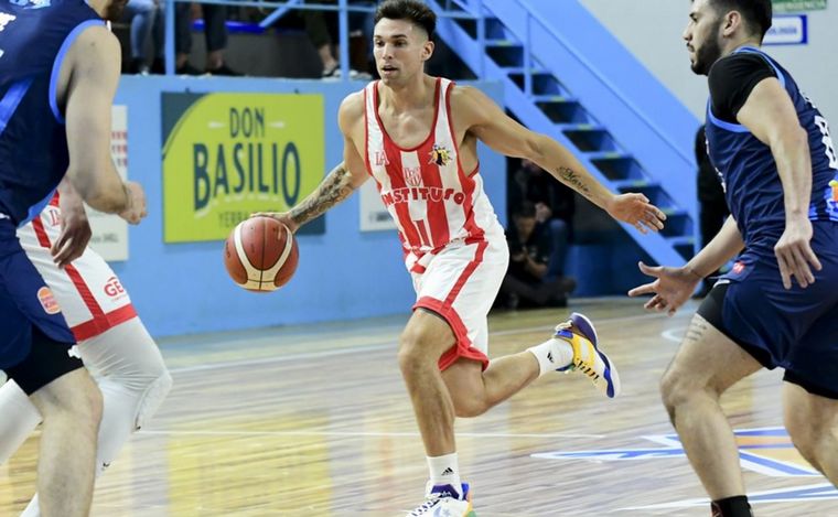Instituto no pudo ante Deportivo San José de Paraguay en su debut. (Foto: FIBA)