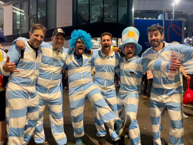 Los hinchas argentinos coparon Marsella.