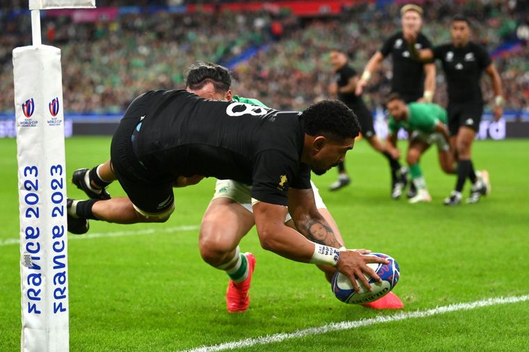 FOTO: Nueva Zelanda reclamó por fallos arbitrales en la final del Mundial de Rugby