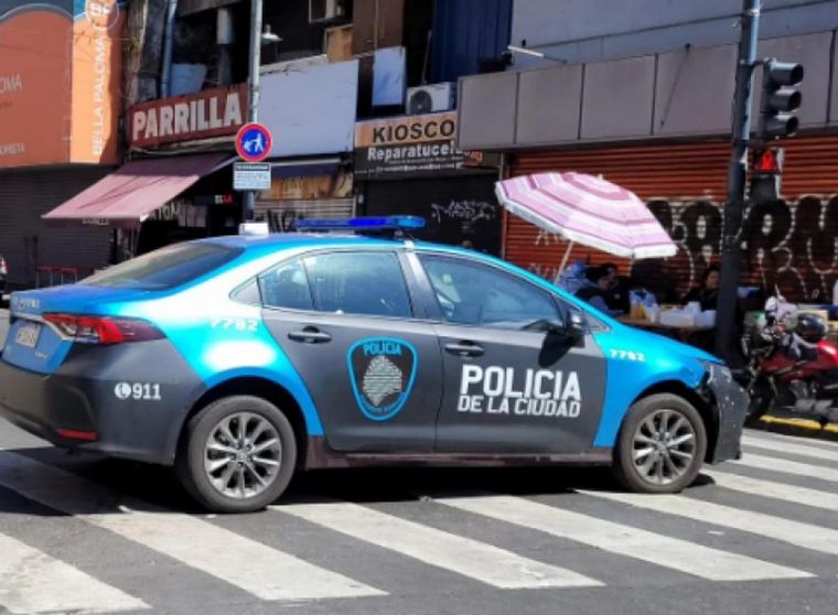Atacaron a una pareja con un bate de béisbol en Balvanera, hay cinco detenidos