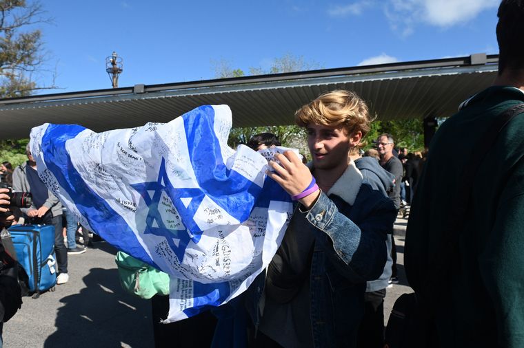El emotivo reencuentro de los argentinos evacuados de Israel con sus familias