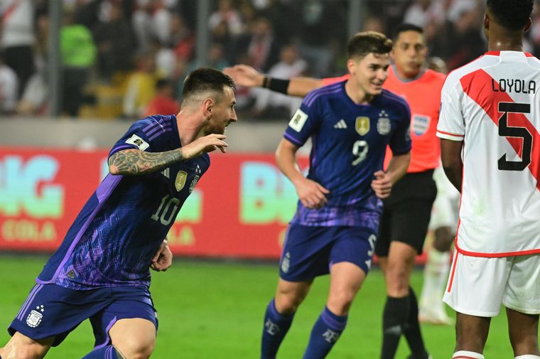 FOTO: Lionel Messi celebra uno de sus goles en Lima.