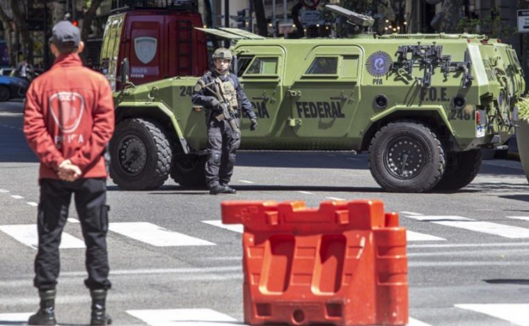 Operativo de seguridad tras amenaza de bomba en la embajada de Israel y EE.UU.