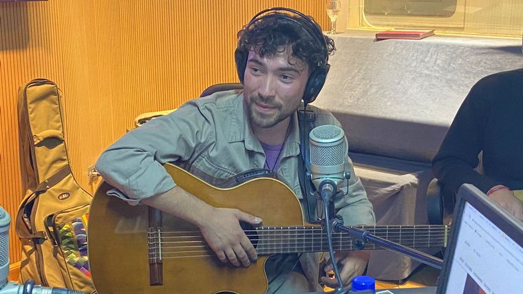 Pablo Bruno llenó de música los estudios de la radio