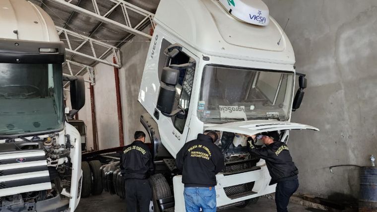 FOTO: Secuestraron 16 camiones robados que luego eran vendidos