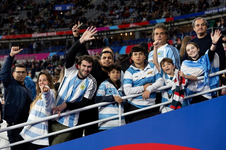 Los hinchas argentinos copan Paris para ver a Los Pumas. (Foto: Prensa UAR)
