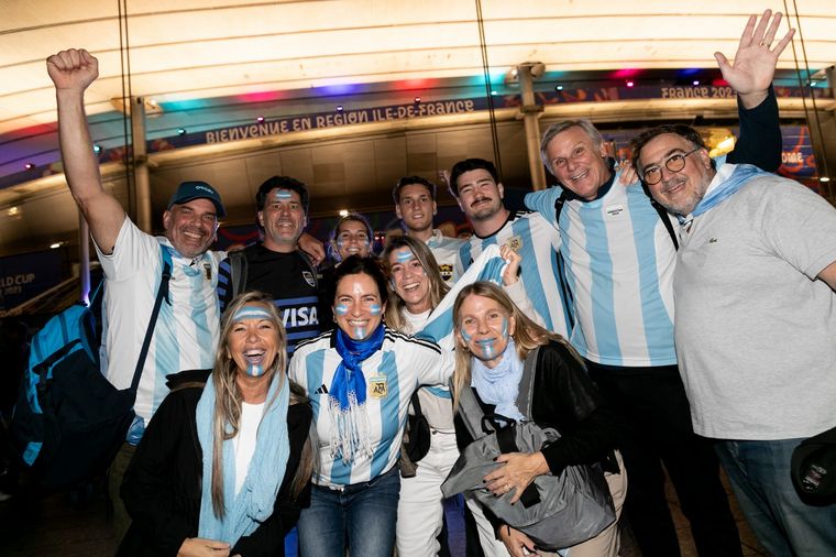 Los hinchas argentinos copan Paris para ver a Los Pumas. (Foto: Prensa UAR)