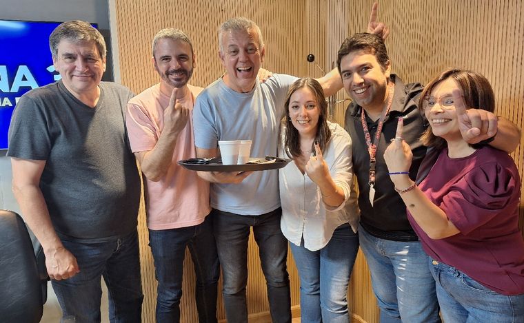 Guillermo Chialvo, junto al equipo de