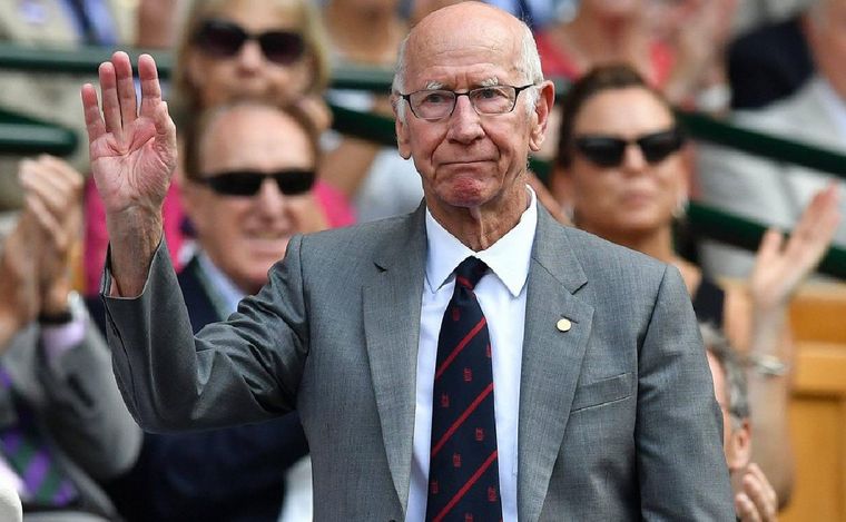 Bobby Charlton, máxima leyenda del fútbol inglés. (Foto: NA)