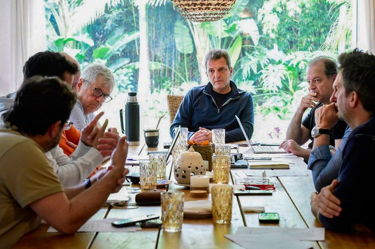 FOTO: Sergio Massa se reunió en Tigre con integrantes del gabinete económico.