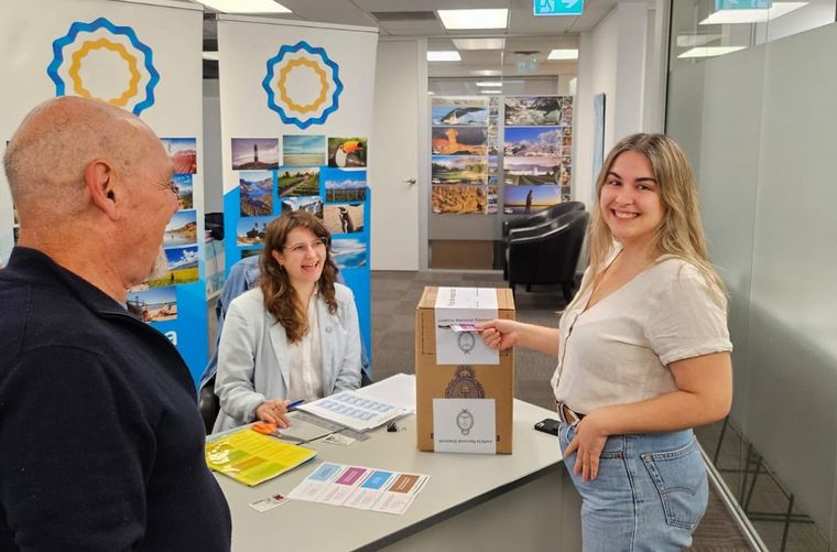 En Nueva Zelanda los argentinos ya votan para elegir al próximo presidente.