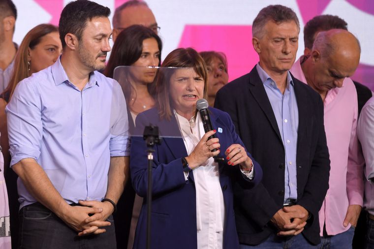 FOTO: Patricia Bullrich junto a Luis Petri y Mauricio Macri.