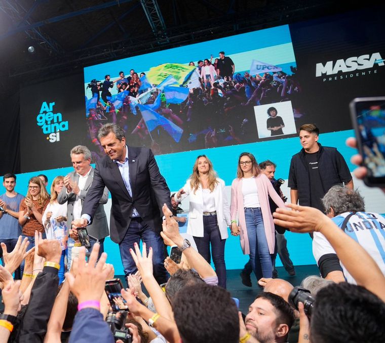 FOTO: Massa celebra con Rossi y sus familias.(X)