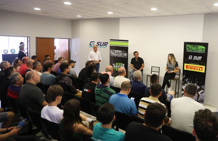 Beccaría (Rally Cordobés), Tropiano (Sur Motorsport) y la Ing° Maldonado (Pirelli).