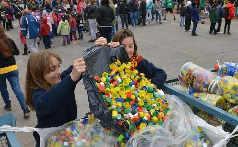 Maratón Solidaria de Papel, Tapitas y Llaves.