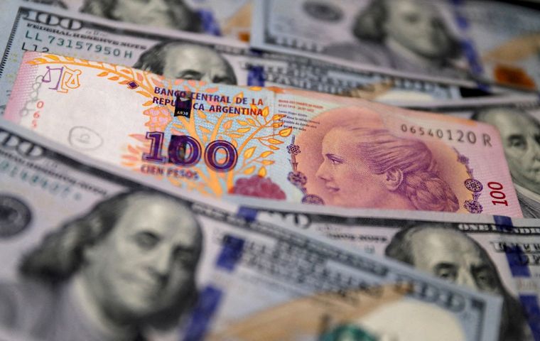 Tras las elecciones, e profundiza la caída del dólar 