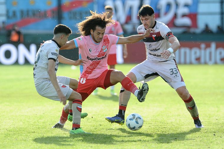 Arsenal venció a Colón de local.