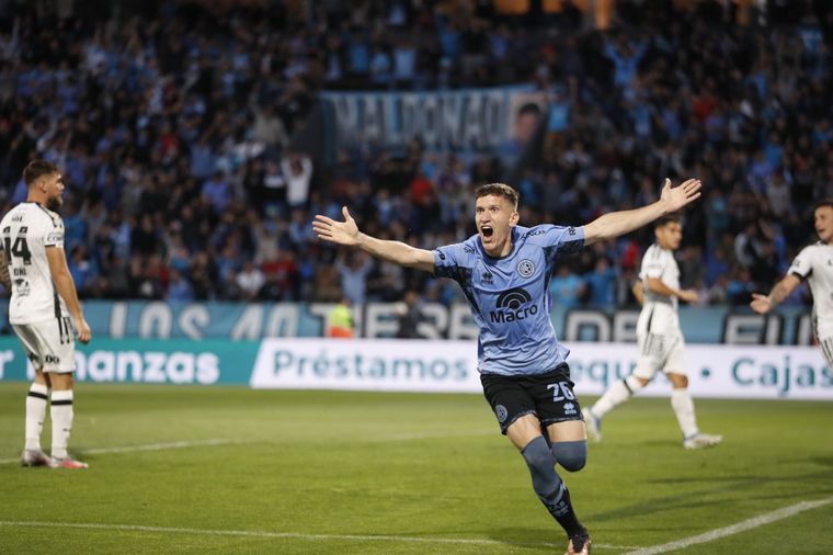 Lencioni celebra su gol ante Central Córdoba. 