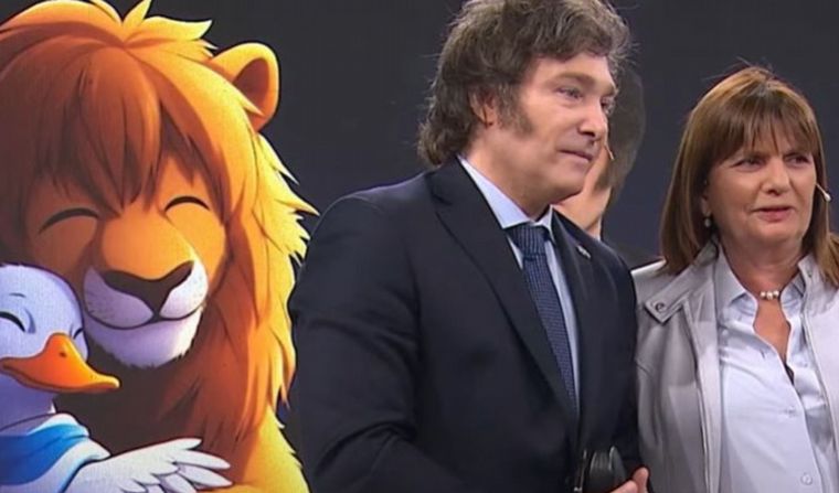 Javier Milei y Patricia Bullrich oficializaron su alianza en el canal Todo Noticias.