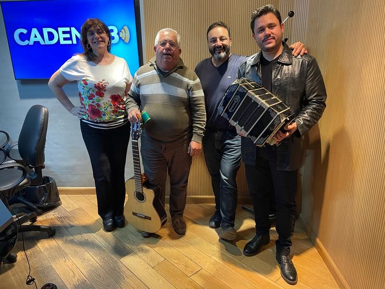 Enzo Vergara trajo a la radio el bandoneón de su papá Ruly y música para todos