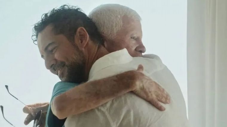 FOTO: El emotivo encuentro entre David Bisbal y su papá con alzheimer