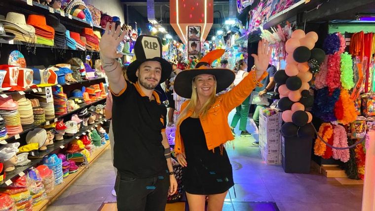 Crece la venta de disfraces para festejar Halloween.