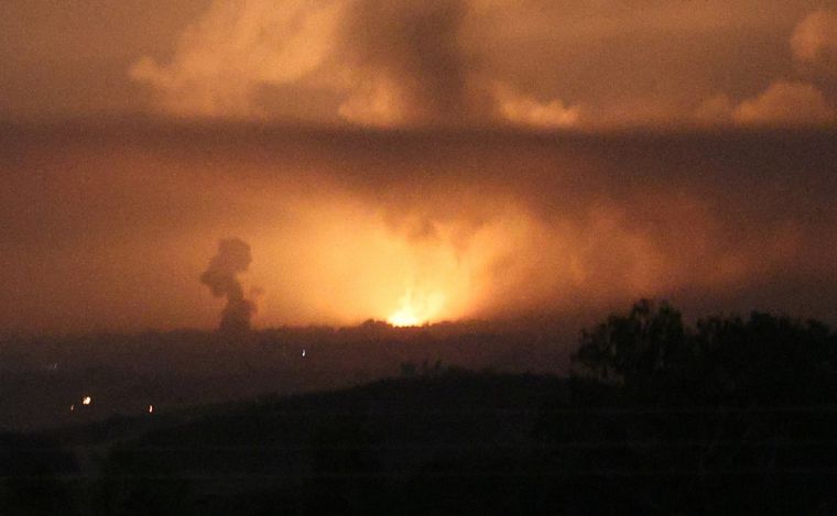 FOTO: Siguen los bombardeos en la Franja de Gaza, provenientes de Israel. (Foto: NA)