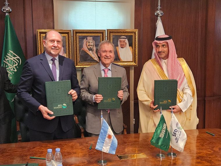 FOTO: Schiaretti y Perotti rubricaron el acuerdo con el Fondo Saudí.