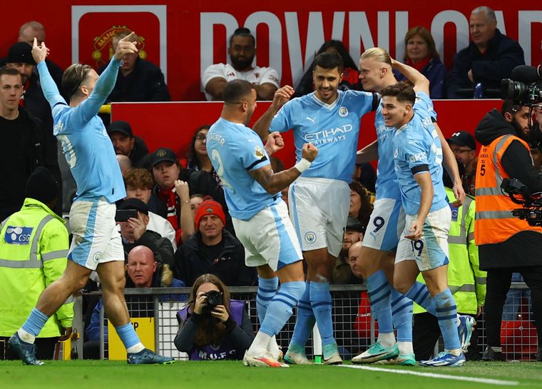 El Manchester City goleo al United de visitante.
