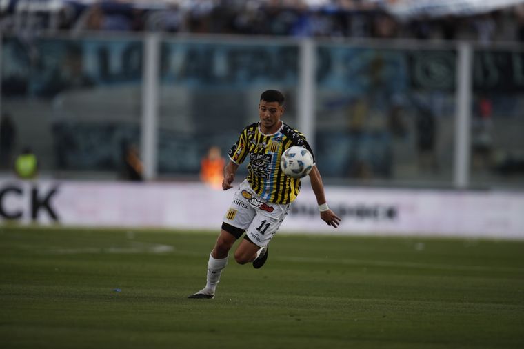 Almirante Brown e Independiente Rivadavia disputan la final en el Kempes.