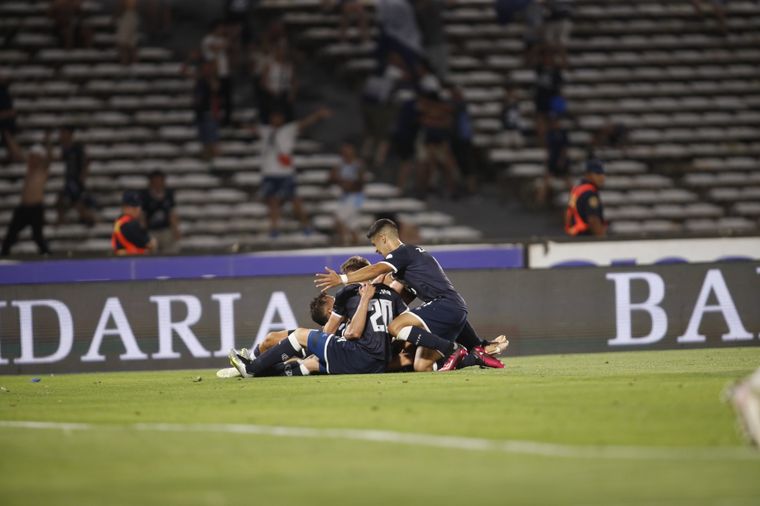 Independiente Rivadavia venció a Brown y ascendió a Primera División. 