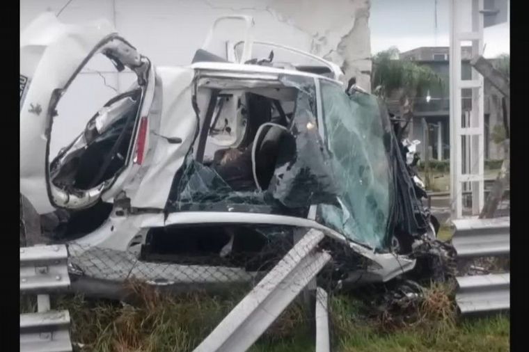 Así quedó el auto tras el violento choque.