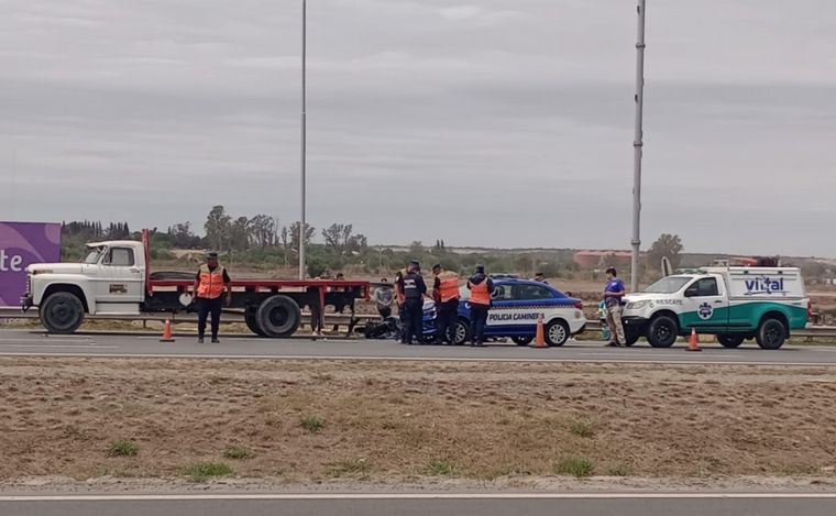 Un joven motociclista murió tras chocar con un camión en Circunvalación.