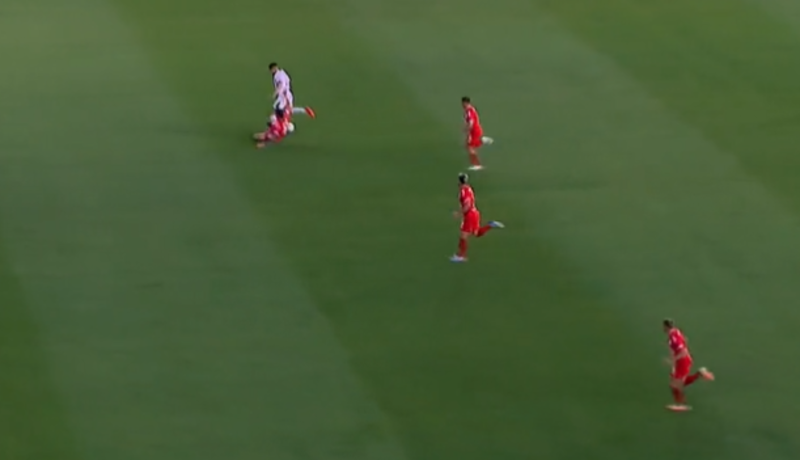 La jugada por la cual Erik Godoy fue expulsado. (Foto: captura ESPN)