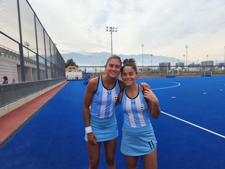 Valentina Raposo (izquierda), figura de Las Leonas.