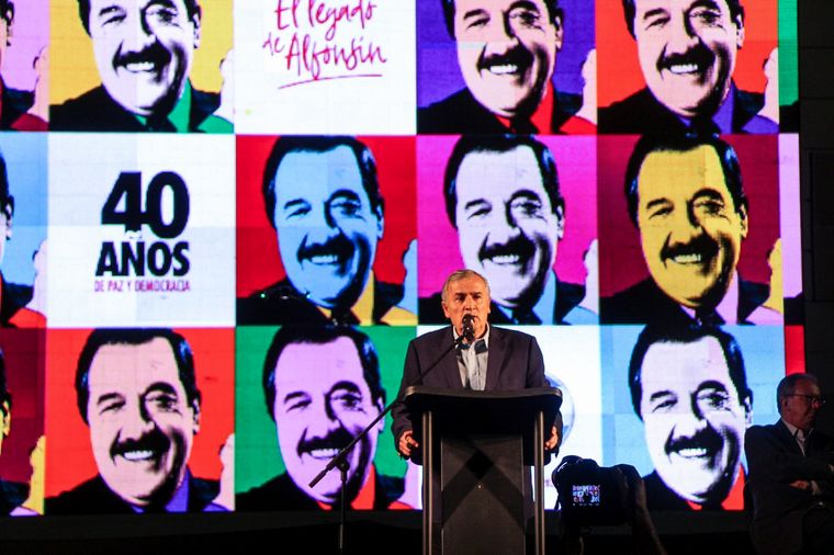 FOTO: La UCR realizó un homenaje a Raúl Alfonsín a 40 años de su histórica elección.