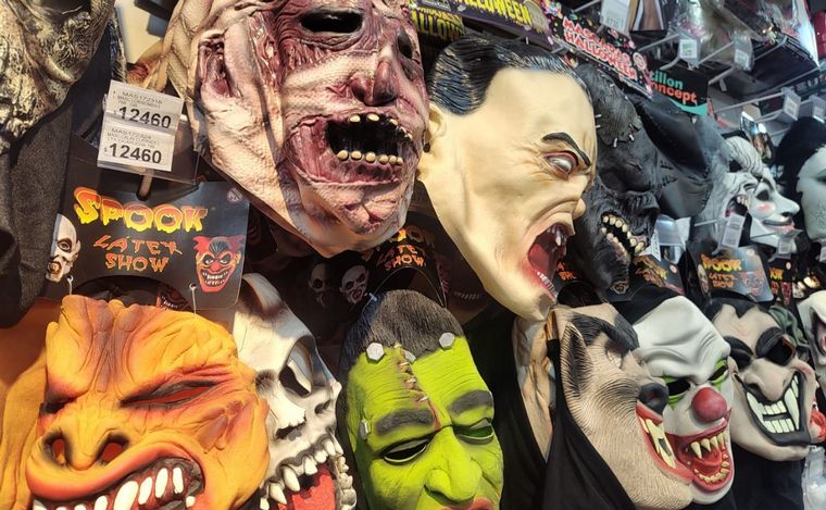 FOTO: Halloween: en Rosario se venden disfraces que cuestan hasta $60.000