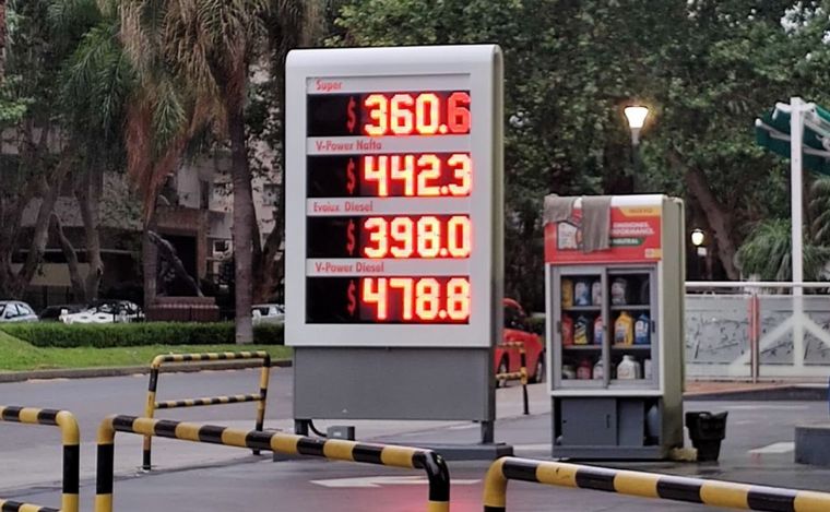 FOTO: El cuadro tarifario de Shell, tras la suba de precios que ronda el 10 por ciento.