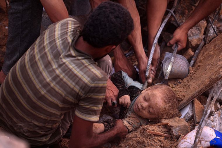 FOTO: Israel volvió a bombardear un campamento de refugiados palestinos en Gaza.